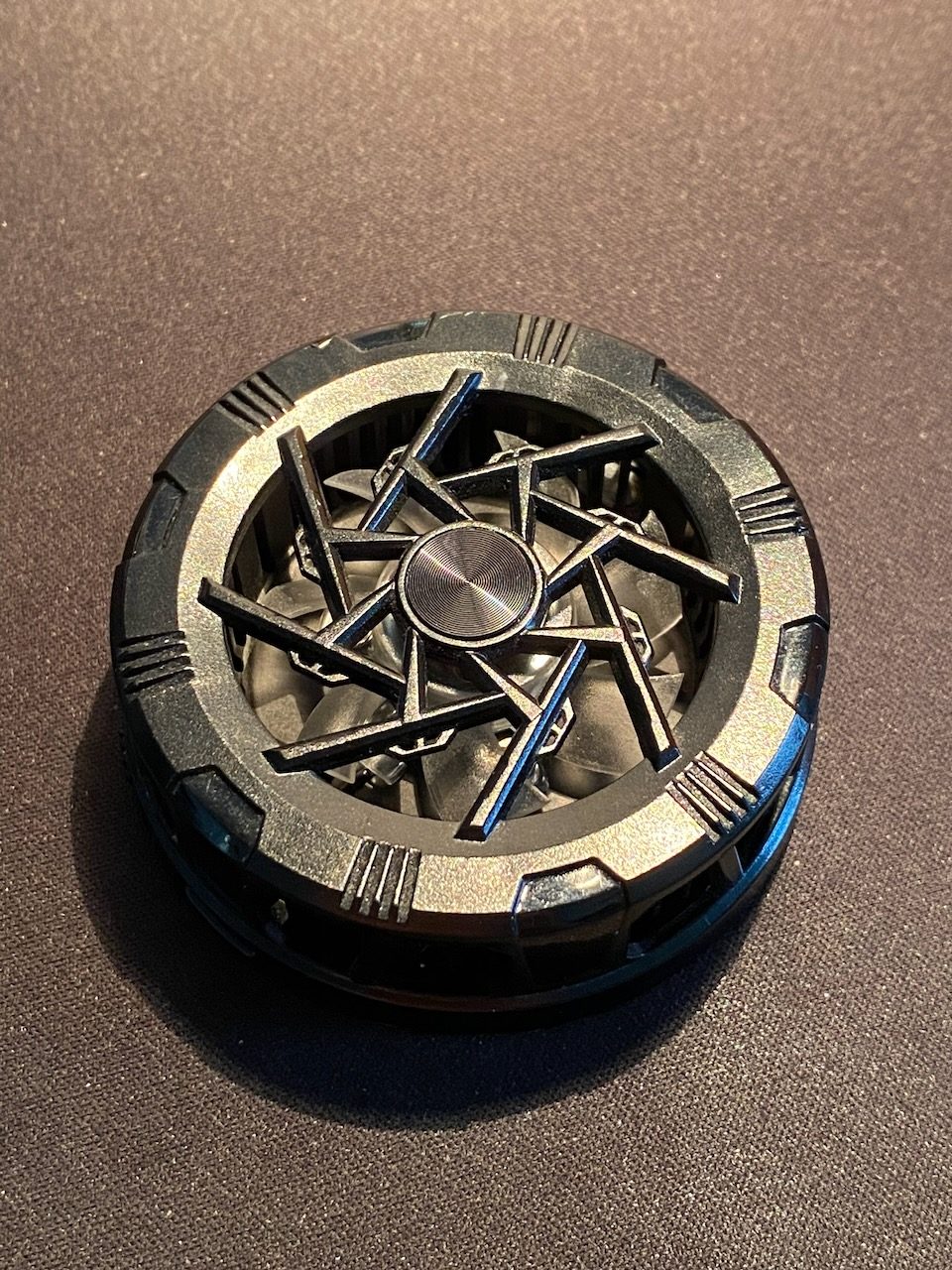 Refroidisseur de téléphone vu côté ventilateur.